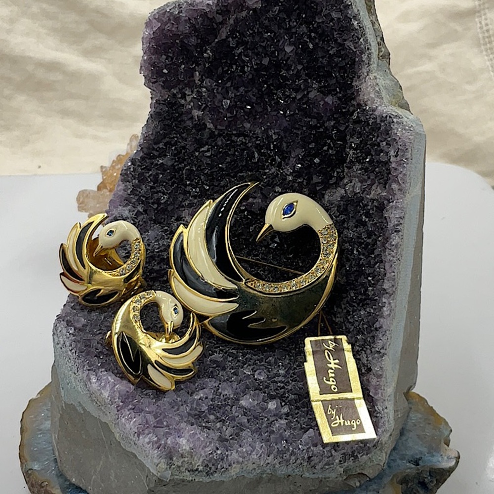 Brand New, Vintage(1980’s) HUGO Gold & Black Swan Brooch & Clip On Earrings